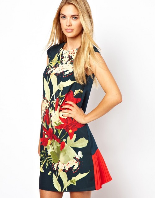 Šaty s kvetinovým vzorom. Autor: www.asos.com