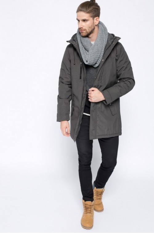Dlhšia bunda je ideálnou voľbou do dažďa a chladnejších dní, autor: answear.sk