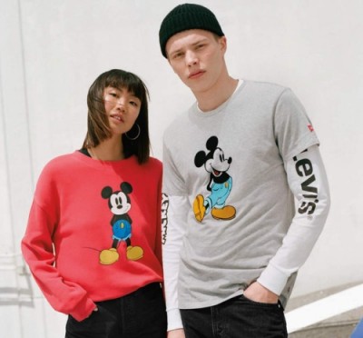 Pôvabné kúsky Levis s Mickey Mouse symbolmi: tip pod stromček